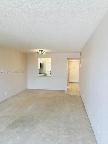 3251 Holiday Springs Boulevard 403, Margate, FL 33063