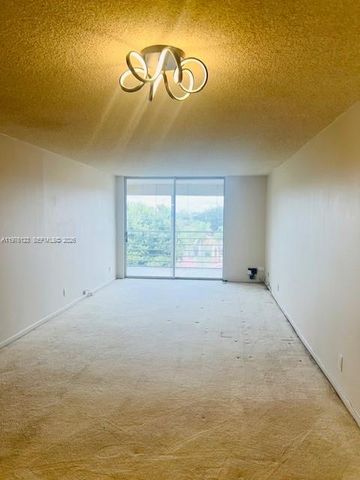 3251 Holiday Springs Boulevard 403, Margate, FL 33063