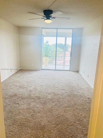 3251 Holiday Springs Boulevard 403, Margate, FL 33063