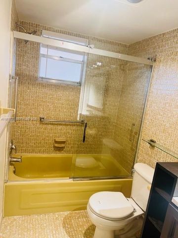 3251 Holiday Springs Boulevard 403, Margate, FL 33063