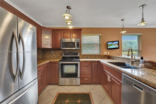 4242 NW 66th St, Coconut Creek, FL 33073