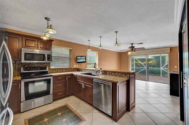 4242 NW 66th St, Coconut Creek, FL 33073