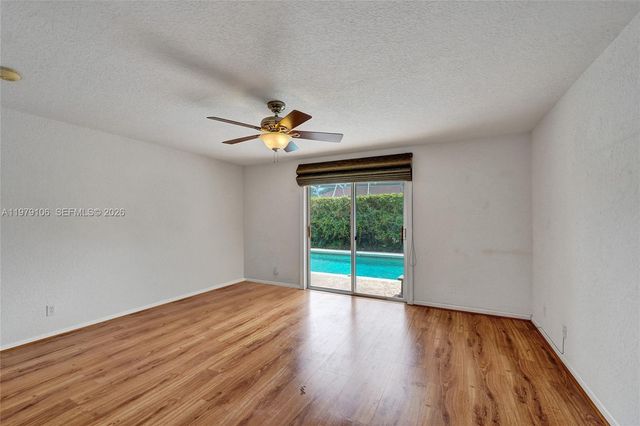 4242 NW 66th St, Coconut Creek, FL 33073