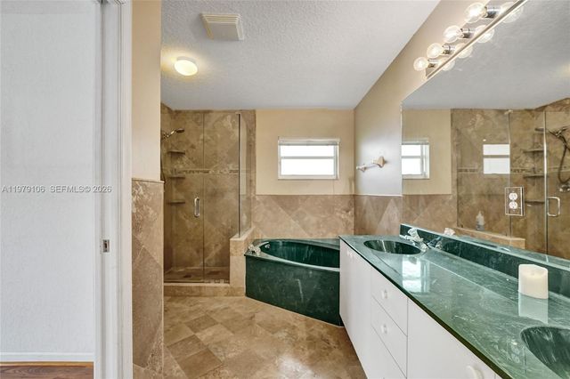 4242 NW 66th St, Coconut Creek, FL 33073