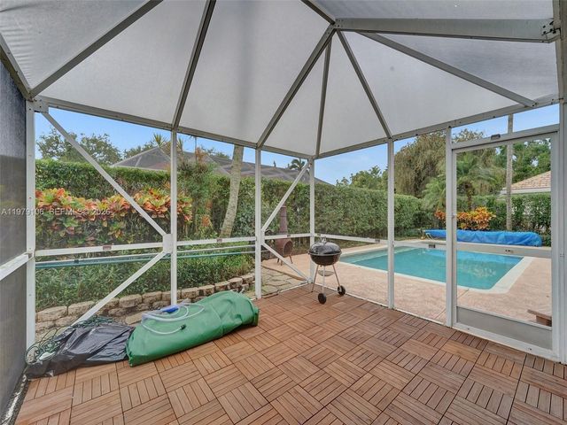 4242 NW 66th St, Coconut Creek, FL 33073