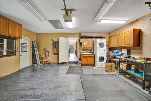 4242 NW 66th St, Coconut Creek, FL 33073