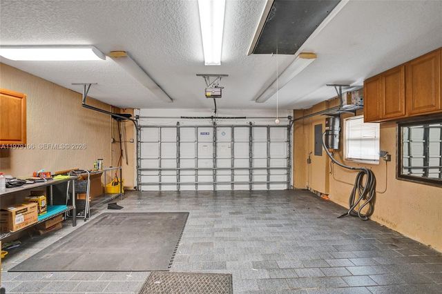 4242 NW 66th St, Coconut Creek, FL 33073