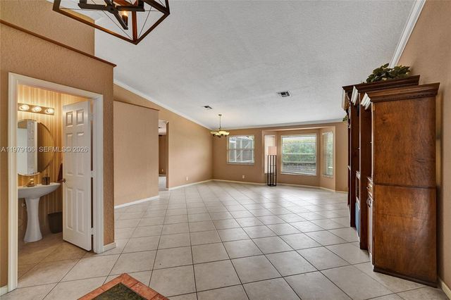 4242 NW 66th St, Coconut Creek, FL 33073