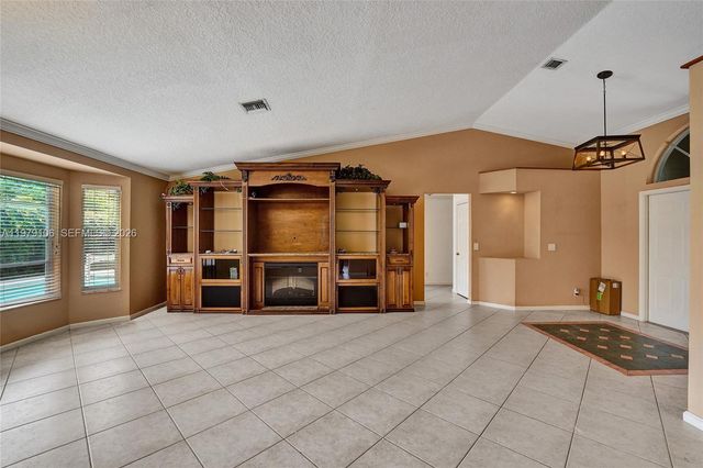 4242 NW 66th St, Coconut Creek, FL 33073