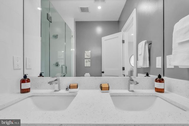 225 R ST NW, Washington, DC 20001