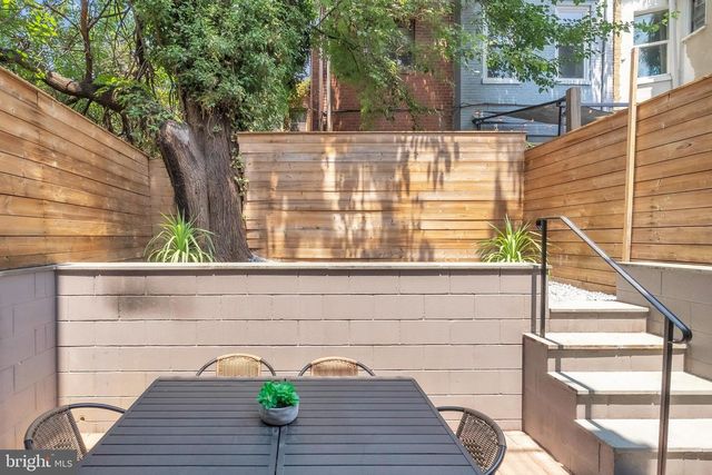 225 R ST NW, Washington, DC 20001