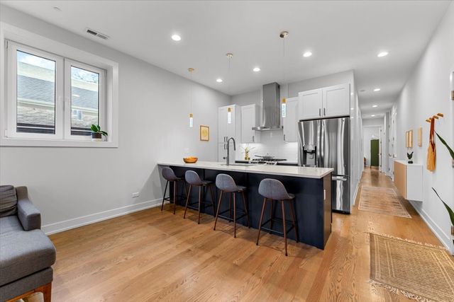 2150 W FOSTER Avenue 2, Chicago, IL 60625