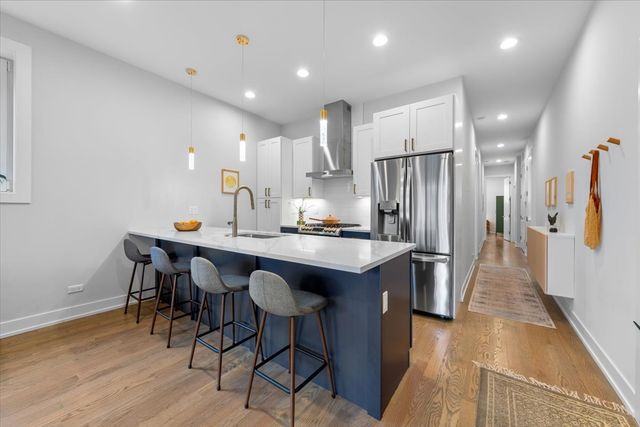 2150 W FOSTER Avenue 2, Chicago, IL 60625