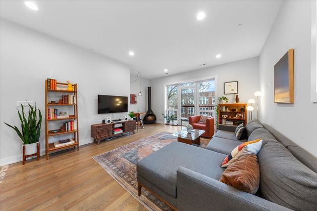 2150 W FOSTER Avenue 2, Chicago, IL 60625