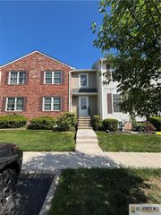 53 Boxgrove Place, Franklin, NJ 08873
