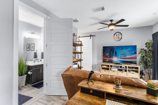 1417 Kramer LN 12, Austin, TX 78758