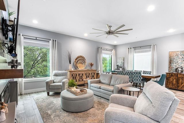 1417 Kramer LN 12, Austin, TX 78758