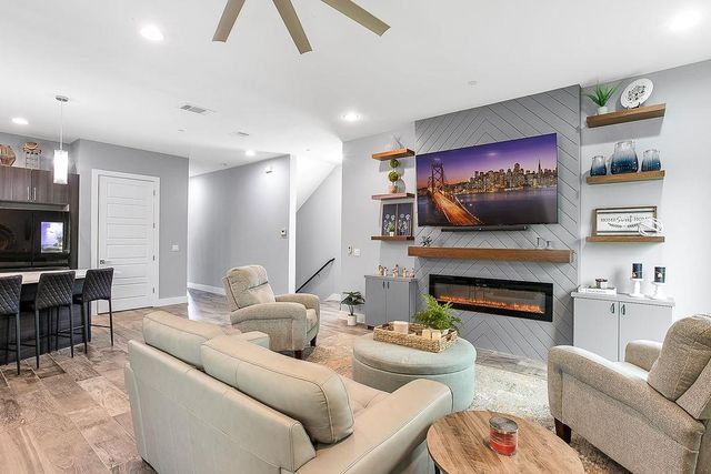 1417 Kramer LN 12, Austin, TX 78758
