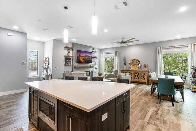 1417 Kramer LN 12, Austin, TX 78758