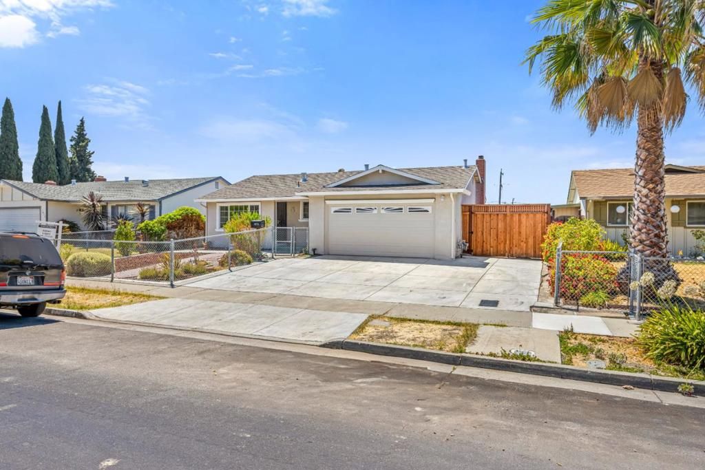 Image 2 of property listing at 1679 Farringdon Drive, San Jose, CA 95127