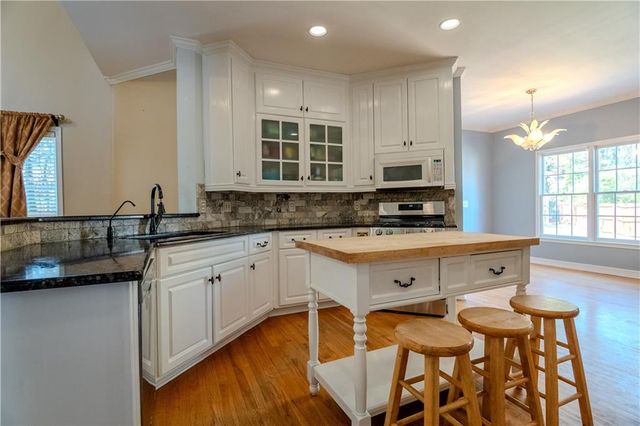 2255 Pinehaven Court, Grayson, GA 30017