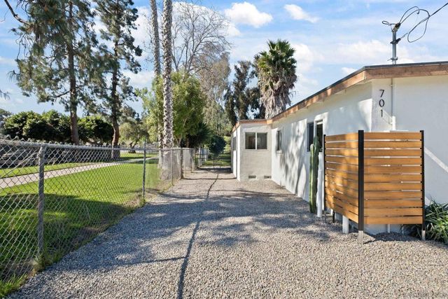 701 Valley Ave, Solana Beach, CA 92075