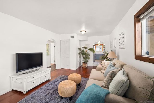 701 Valley Ave, Solana Beach, CA 92075