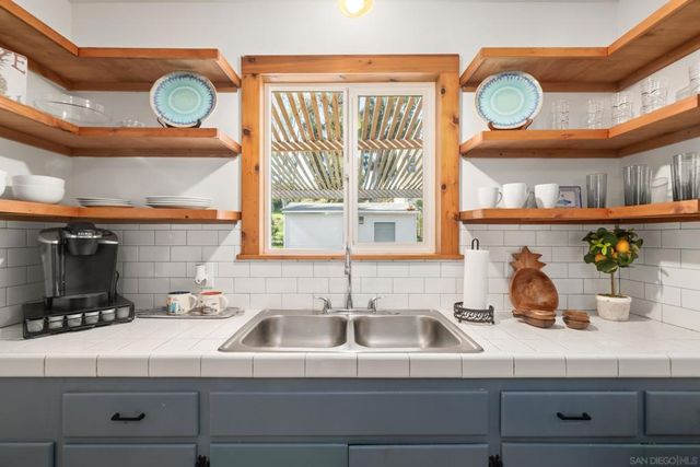 701 Valley Ave, Solana Beach, CA 92075