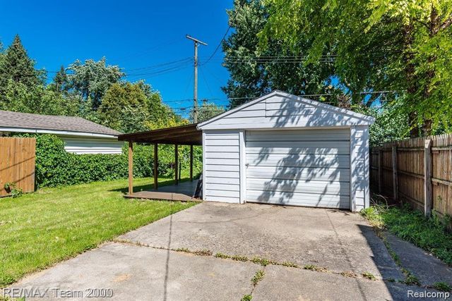 4647 Edgewood Street, Dearborn Heights, MI 48125
