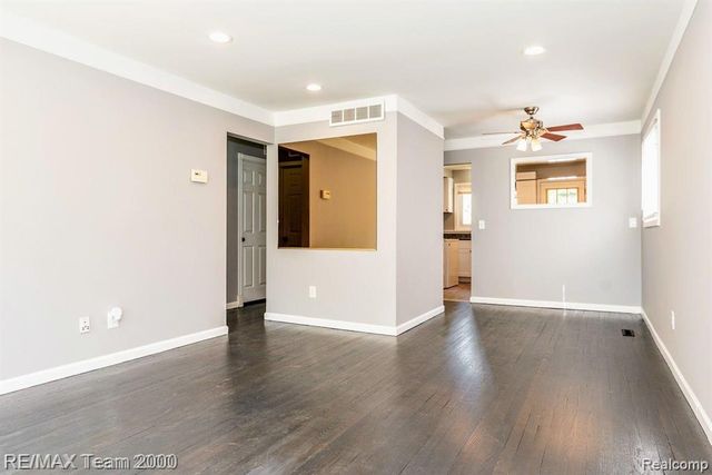 4647 Edgewood Street, Dearborn Heights, MI 48125