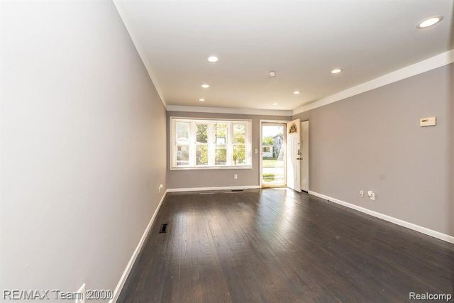 4647 Edgewood Street, Dearborn Heights, MI 48125