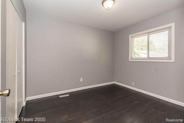 4647 Edgewood Street, Dearborn Heights, MI 48125