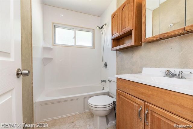 4647 Edgewood Street, Dearborn Heights, MI 48125