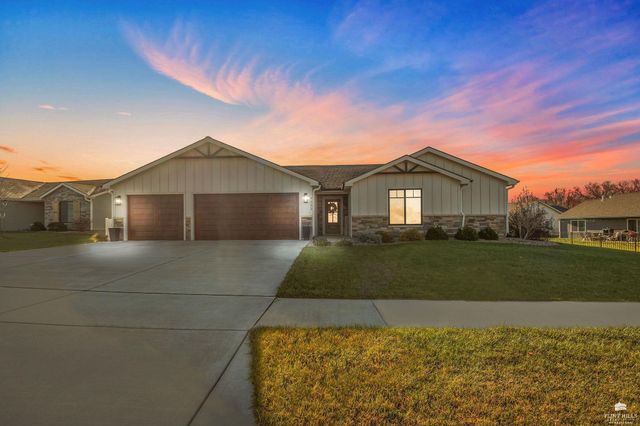 9152 Dave Drive, Manhattan, KS 66502