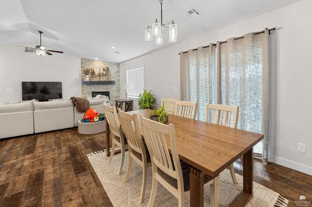 9152 Dave Drive, Manhattan, KS 66502