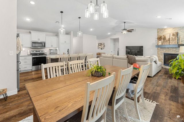 9152 Dave Drive, Manhattan, KS 66502