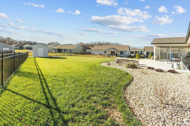 9152 Dave Drive, Manhattan, KS 66502