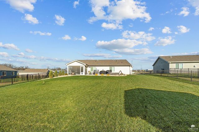 9152 Dave Drive, Manhattan, KS 66502