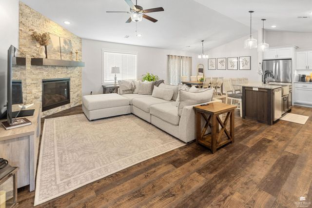 9152 Dave Drive, Manhattan, KS 66502