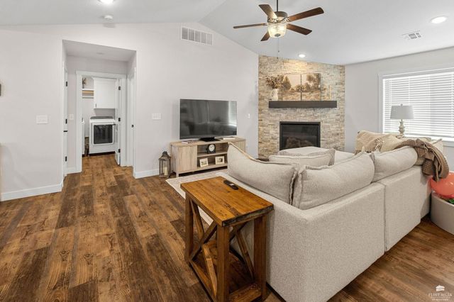 9152 Dave Drive, Manhattan, KS 66502