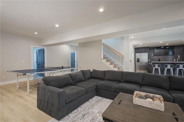 517 Southshore Drive, Lake Winnebago, MO 64034