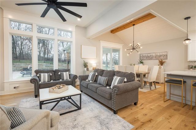 517 Southshore Drive, Lake Winnebago, MO 64034