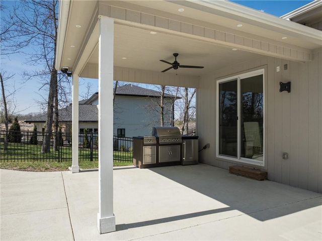 517 Southshore Drive, Lake Winnebago, MO 64034