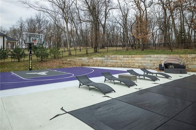 517 Southshore Drive, Lake Winnebago, MO 64034