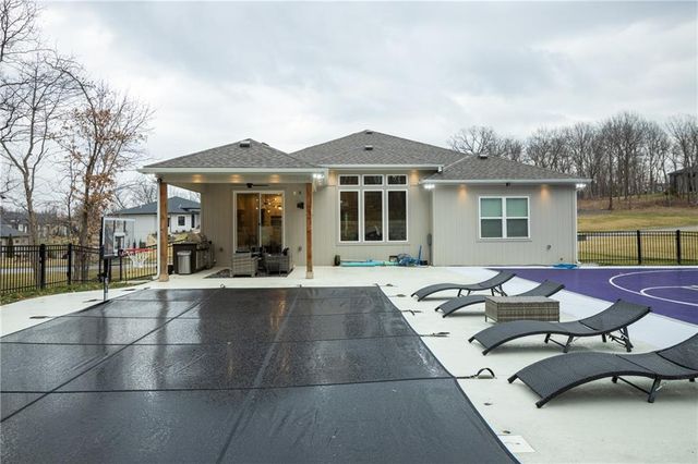 517 Southshore Drive, Lake Winnebago, MO 64034
