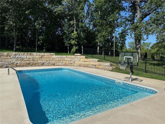 517 Southshore Drive, Lake Winnebago, MO 64034