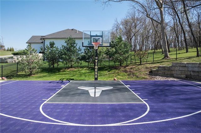517 Southshore Drive, Lake Winnebago, MO 64034