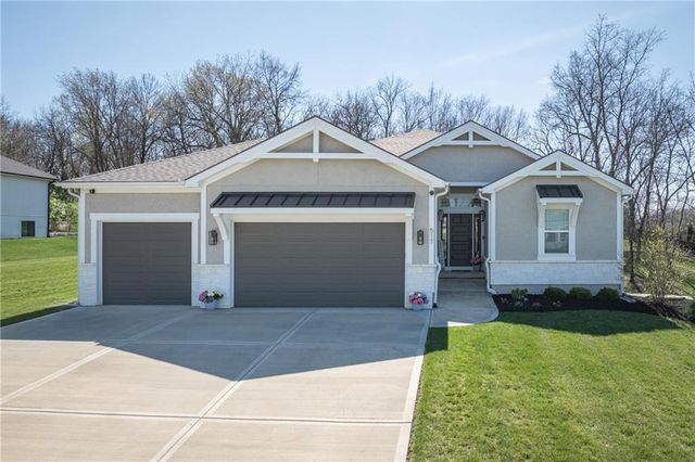 517 Southshore Drive, Lake Winnebago, MO 64034
