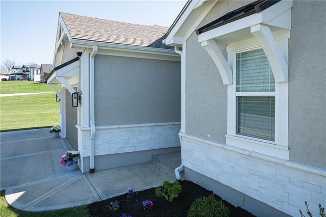 517 Southshore Drive, Lake Winnebago, MO 64034