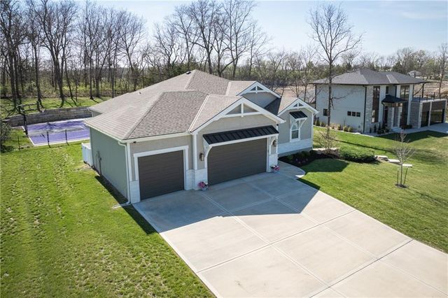 517 Southshore Drive, Lake Winnebago, MO 64034
